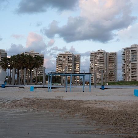 Argaman Beach Apartment Άκρα Εξωτερικό φωτογραφία